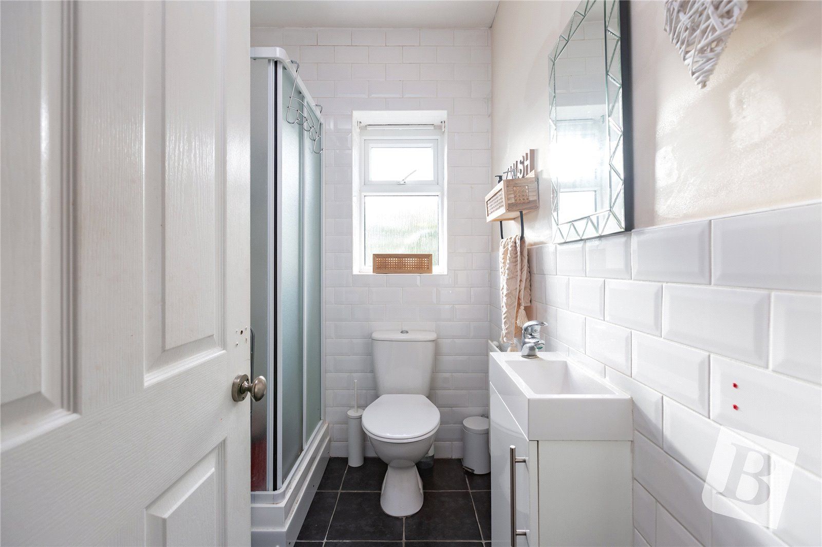 2 bed end terrace house for sale in Lanes Avenue, Northfleet, Gravesend