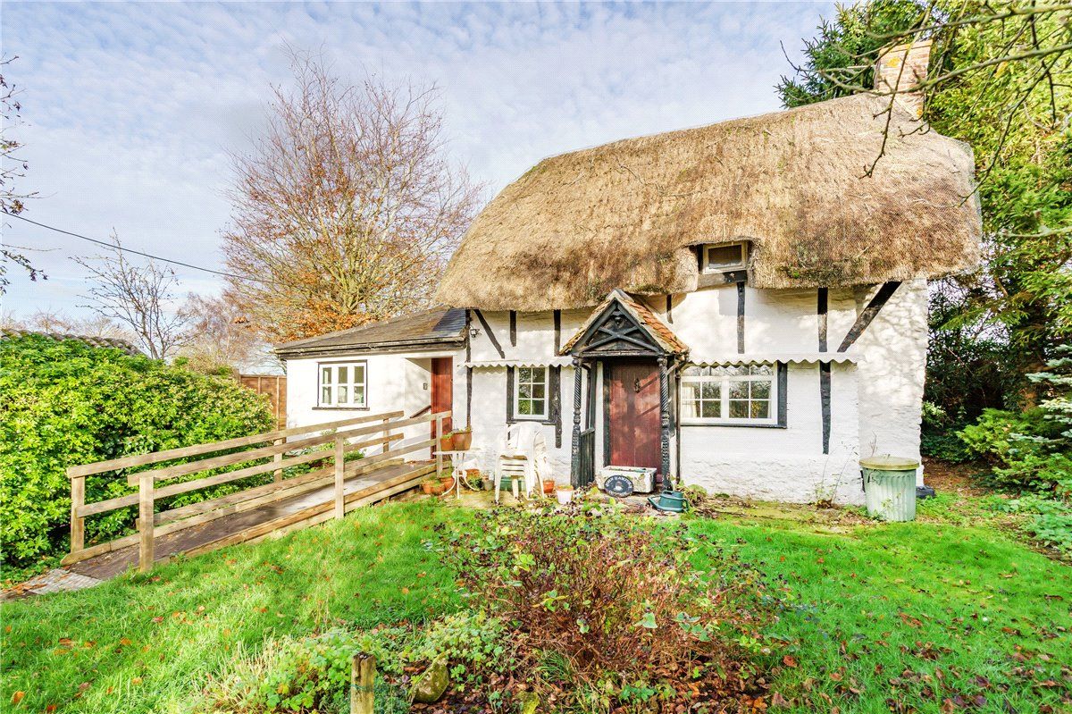 2 bed cottage for sale in Mill Lane, Chalgrove, Oxford, Oxfordshire