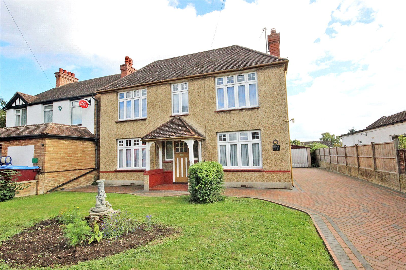 3 bed detached house for sale in High Street, Oakley, Bedford