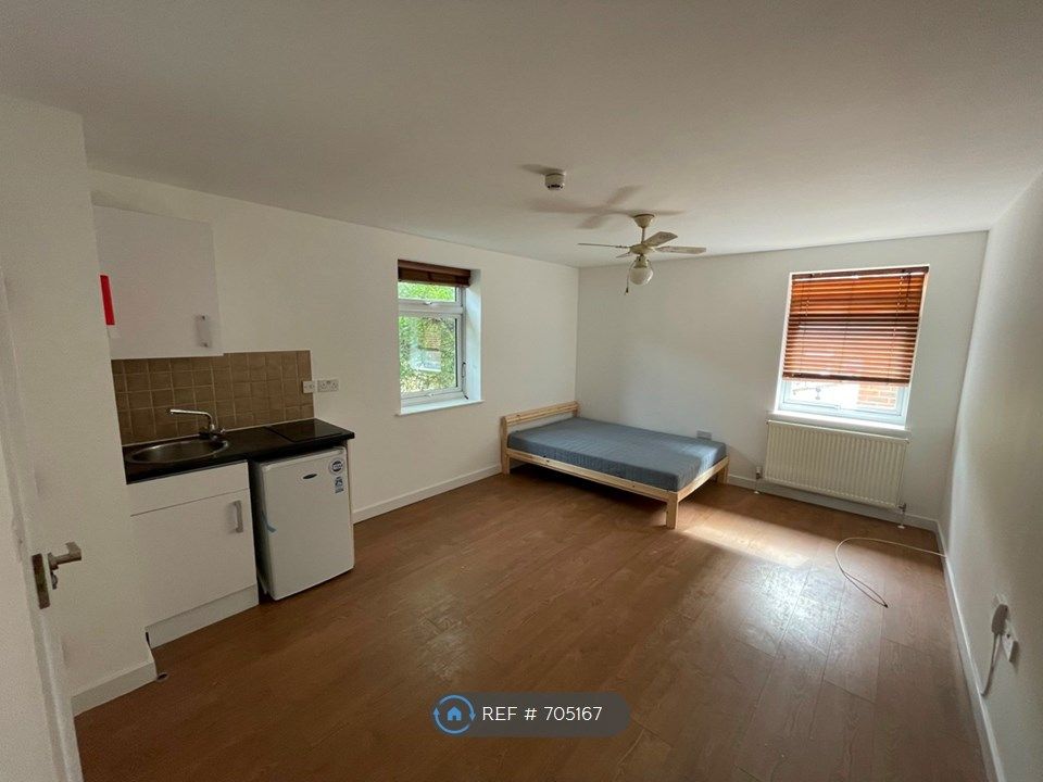 Studio to rent in Golders Green Crescent, London NW11 Zoopla