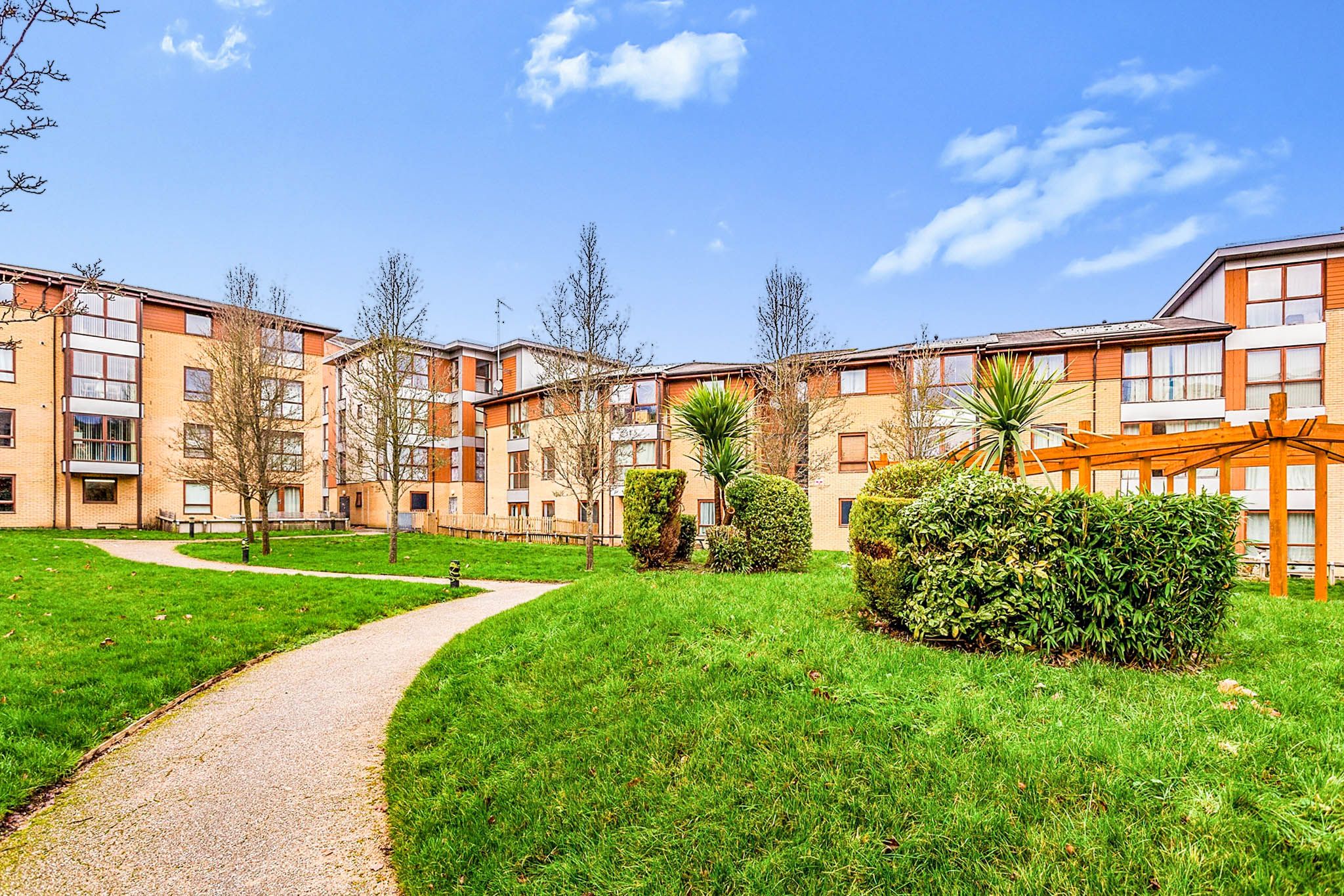 2 bed flat for sale in Commonwealth Drive, Three Bridges, Crawley RH10