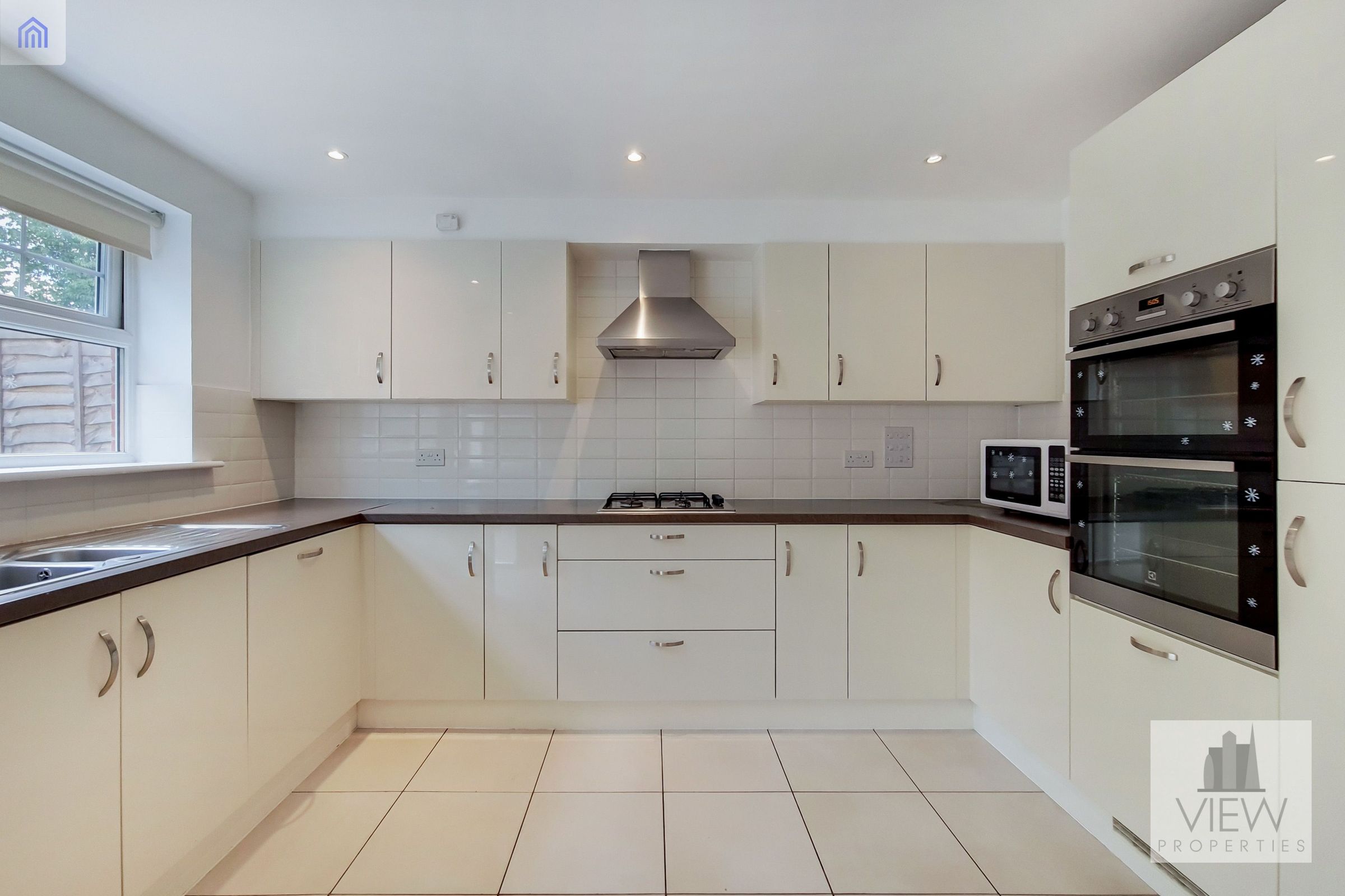 5 bed town house to rent in Lescot Place, Bromley BR2 Zoopla