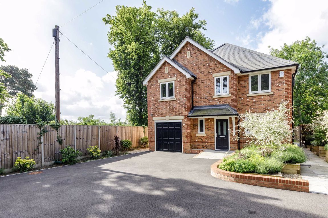 4 bed detached house to rent in Lower Hampton Road, SunburyOnThames