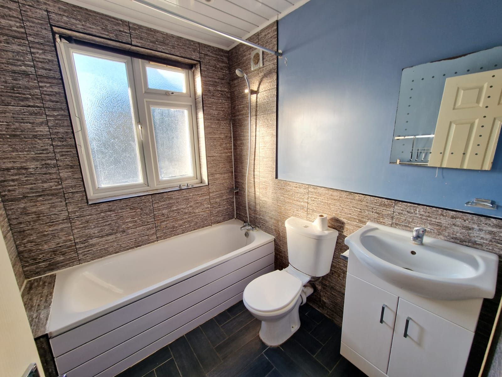 2 bed to rent in Sandringham Crescent, Harrow, London HA2