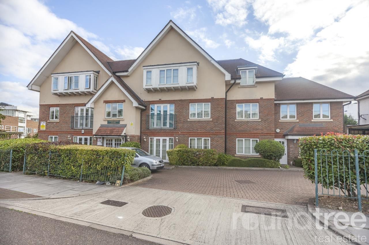 2 bed flat to rent in Christopher Court, Great North Way, Hendon NW4