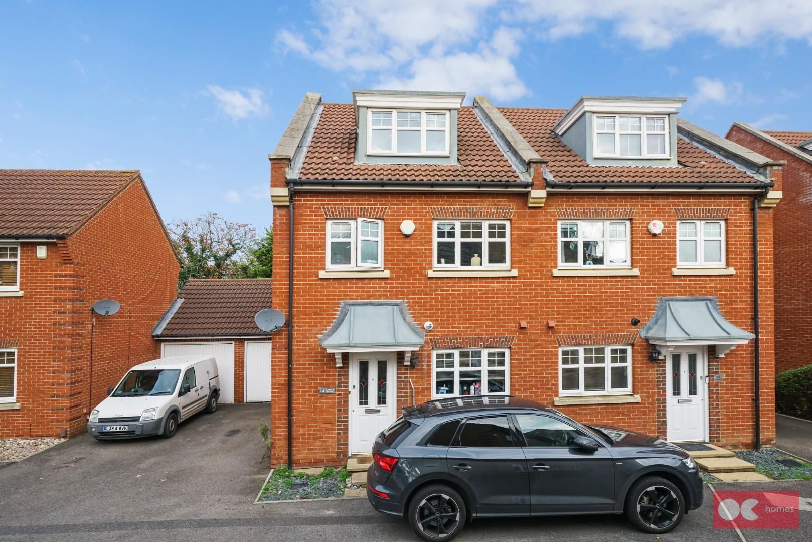 4 bed property for sale in Oxford Close, Heath Park, Romford RM2 Zoopla