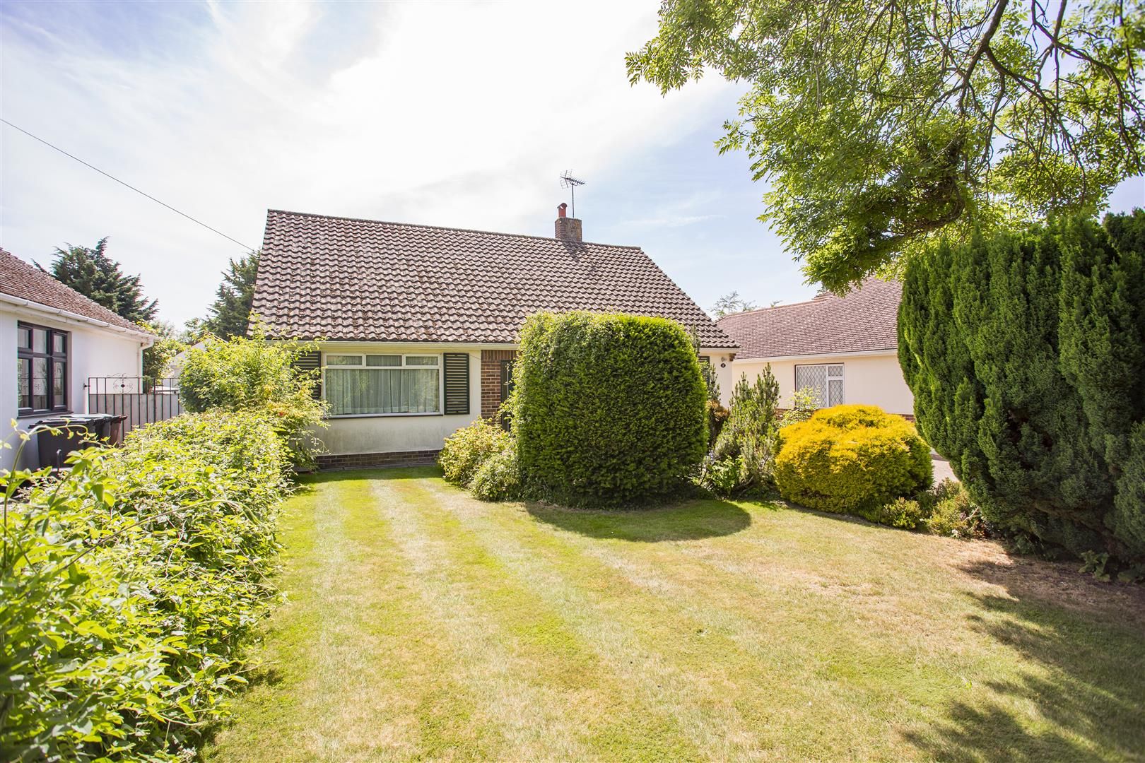 2 bed detached house for sale in Church Road, Ifield, Cobham, Gravesend