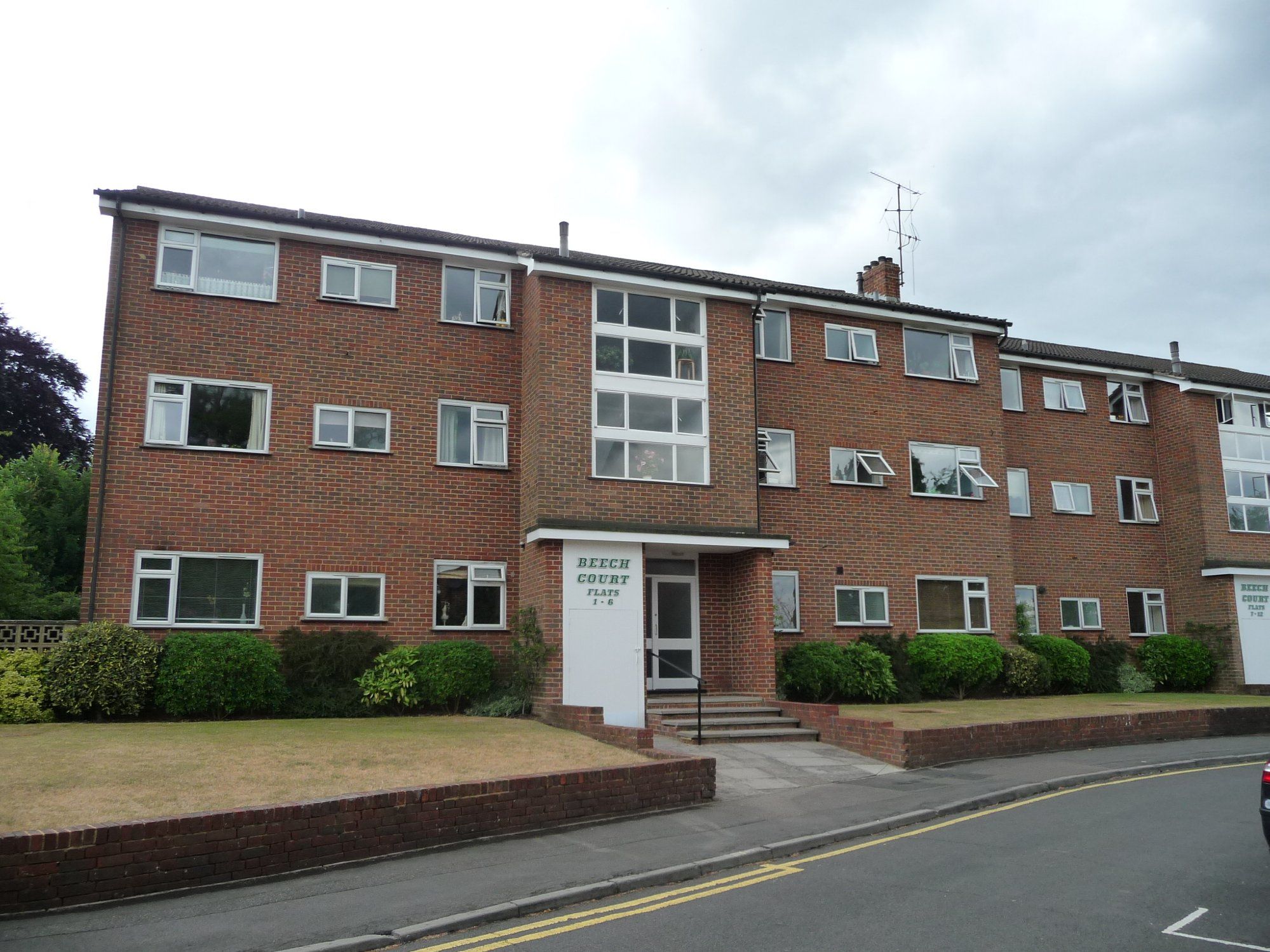 2 bed flat to rent in Easington Place, Guildford GU1 Zoopla