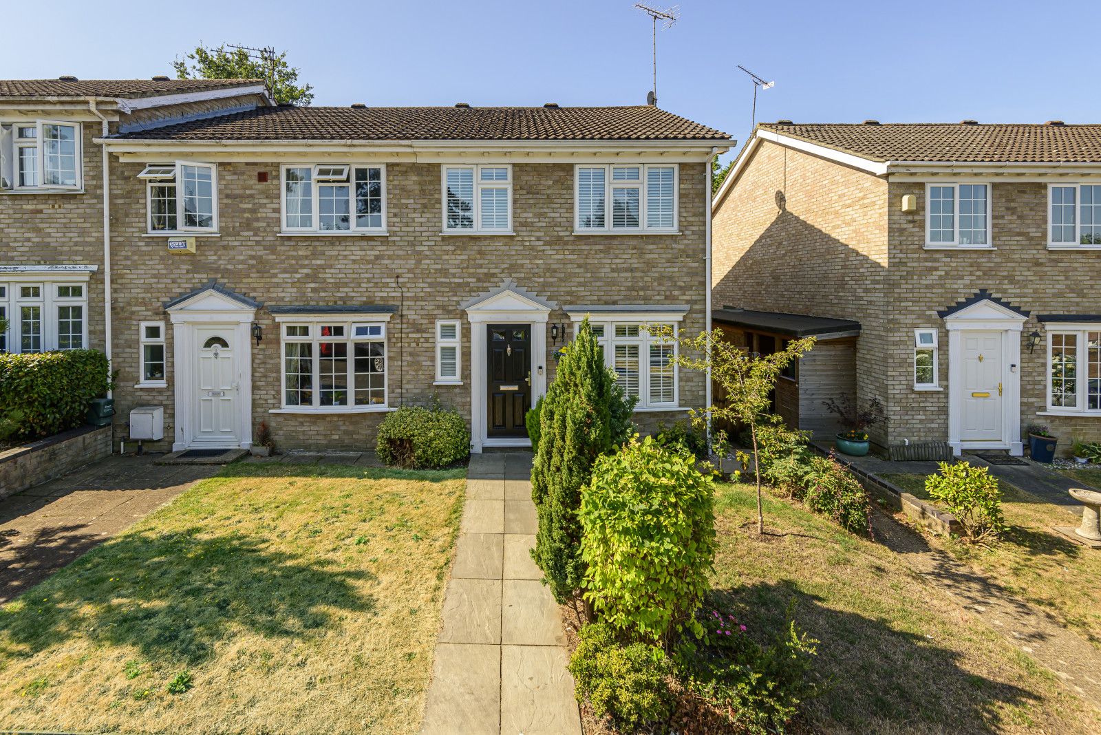 4 bed end terrace house for sale in Hillcrest, Weybridge KT13 Zoopla