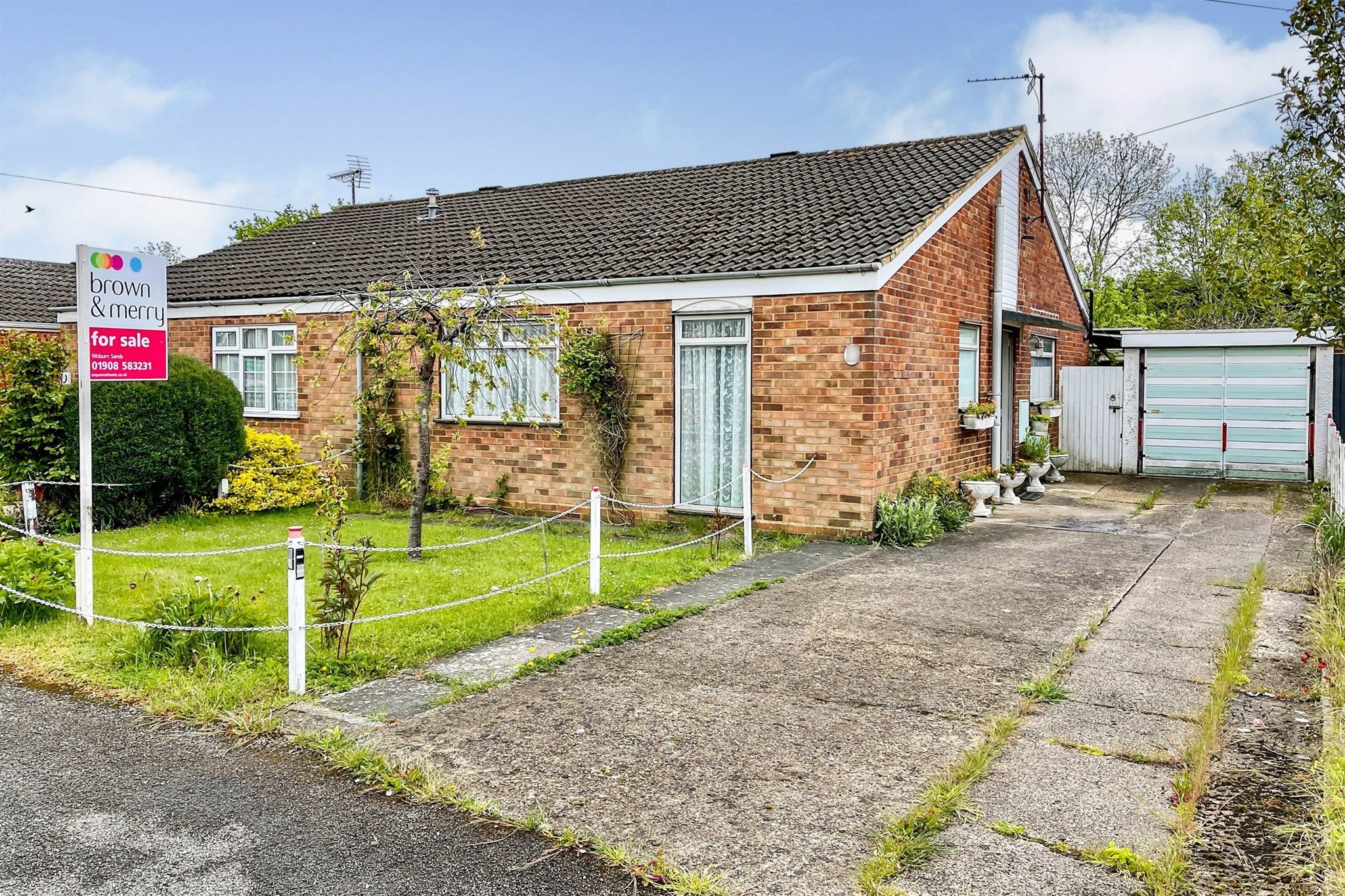 2 bed semidetached bungalow for sale in Vandyke Close, Woburn Sands