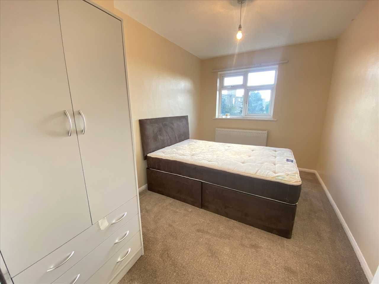 Room to rent in Mark Close, Uxbridge Road, Southall UB1 Zoopla