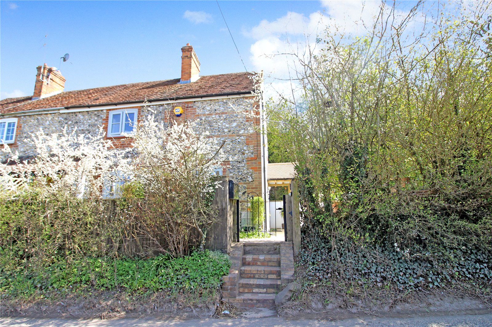 2 bed detached house for sale in Hungerford Hill, Lambourn RG17 Zoopla