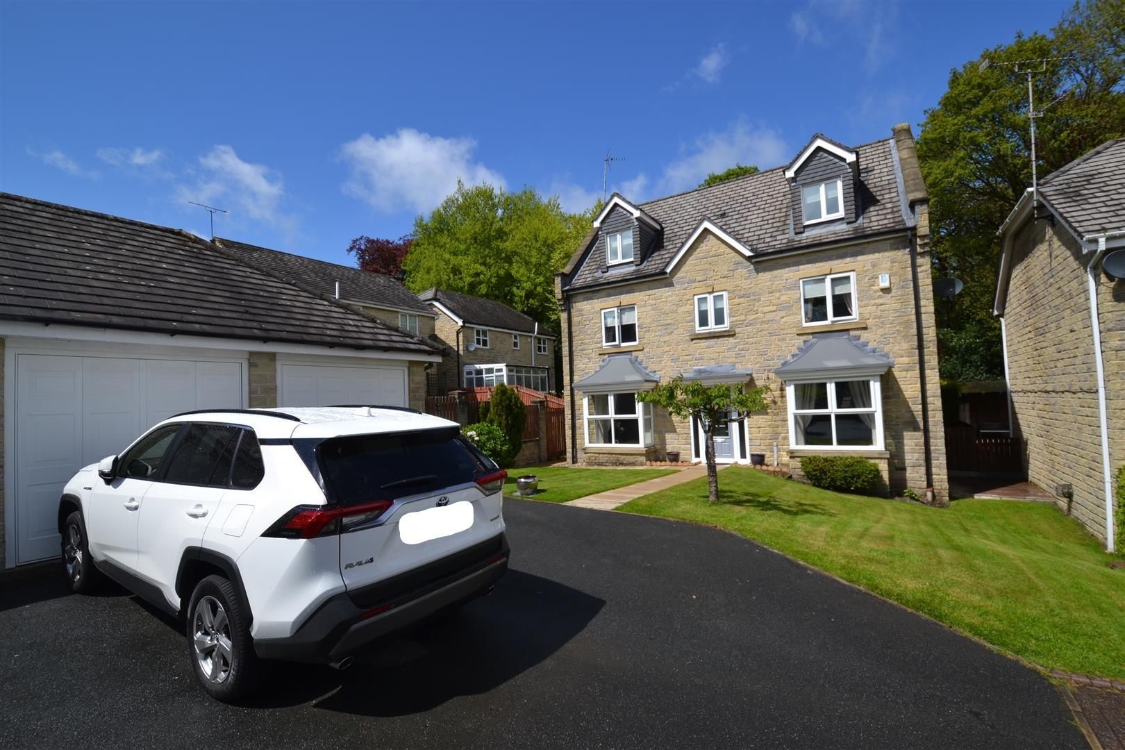 5 bed detached house for sale in Oakleigh Road, Clayton, Bradford BD14