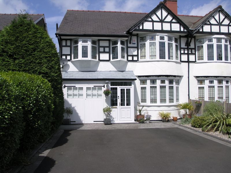 4 bed semidetached house for sale in Hagley Road, Hayley Green