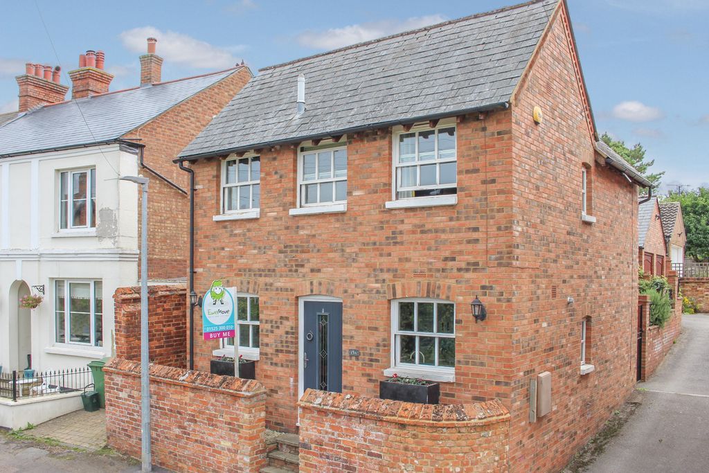 3 bed detached house for sale in Vicarage Lane, Wing, Leighton Buzzard