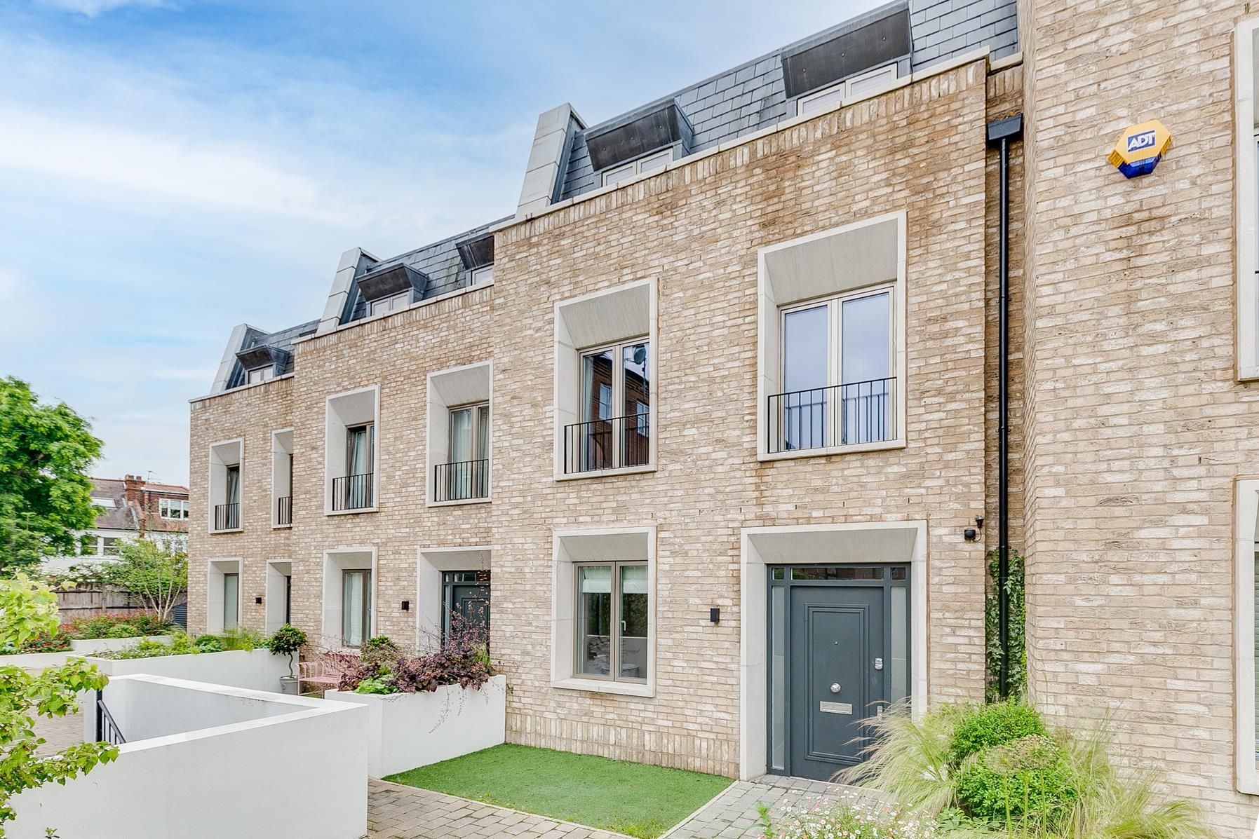 Wedgwood Villas, Horticultural Place, London W4  