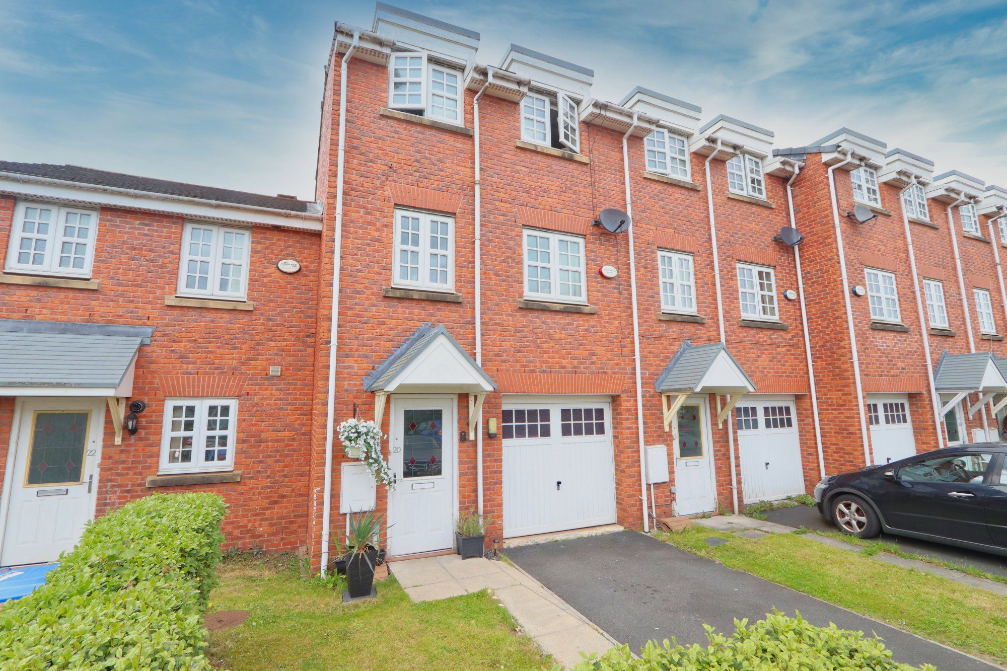 4 bed terraced house for sale in Glenmuir Close, Irlam, Manchester M44