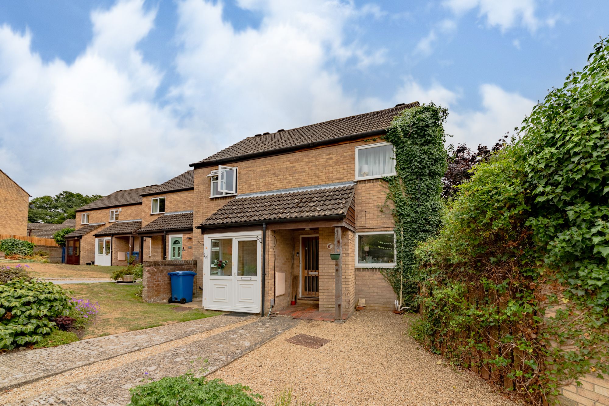 2 bed end terrace house for sale in Frobisher, Bracknell, Berkshire