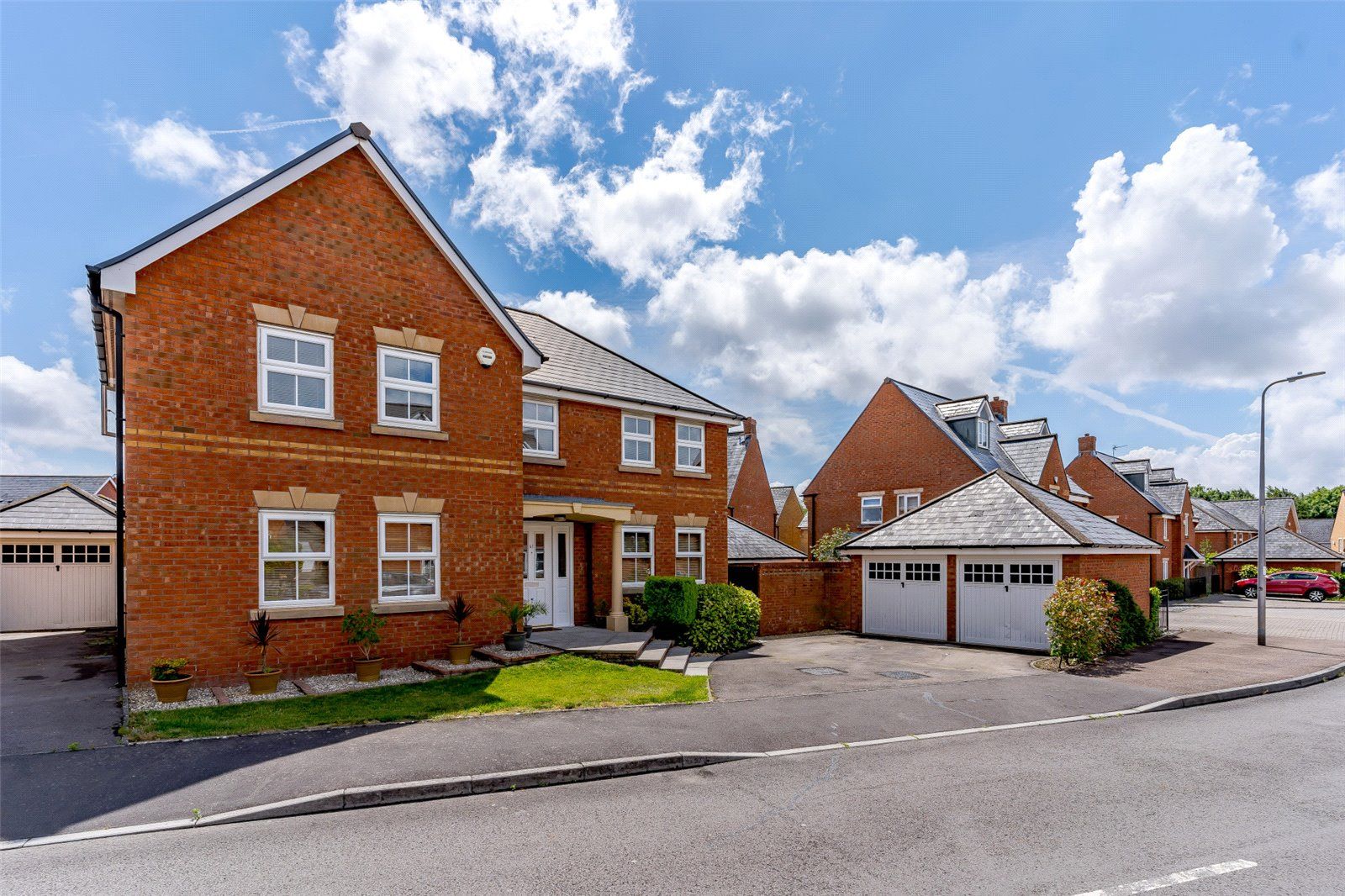 Cae Canol, Cavendish Park, Penarth CF64  