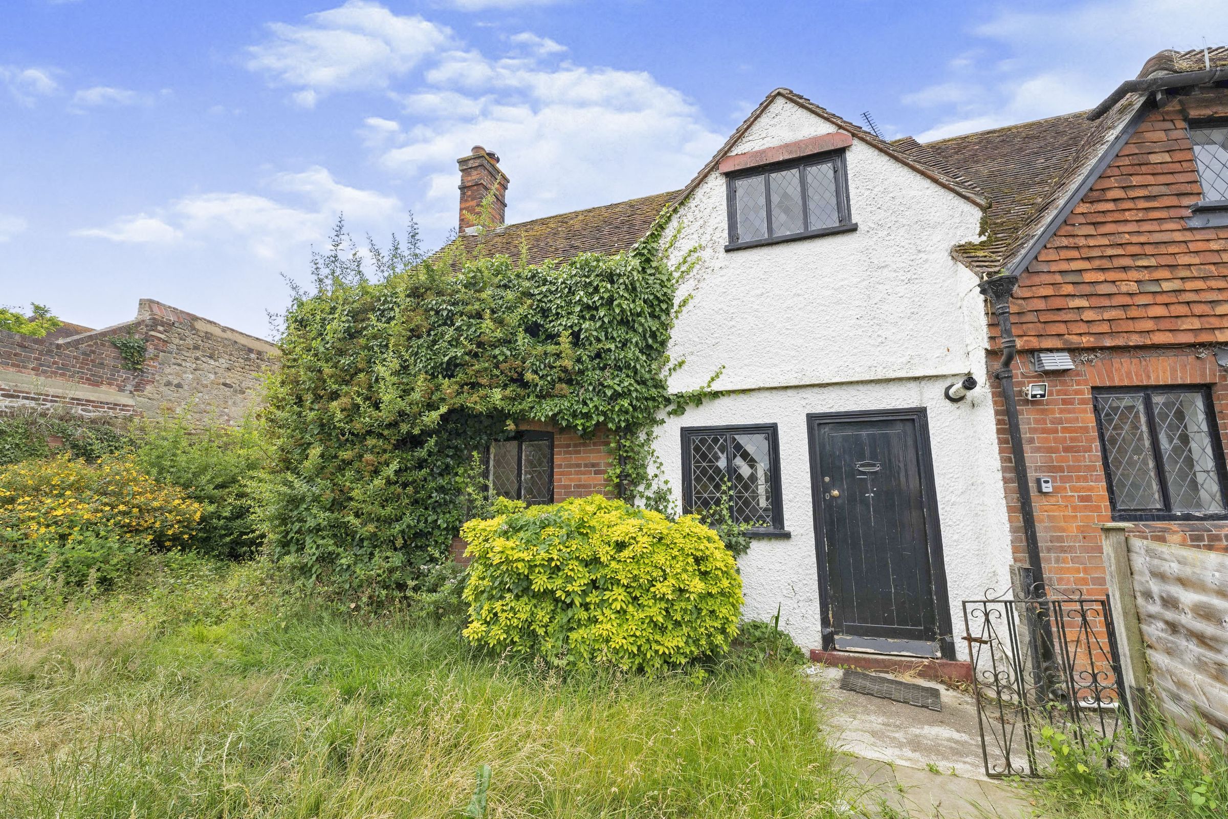 3 bed end terrace house for sale in Knockhundred Row, Midhurst GU29