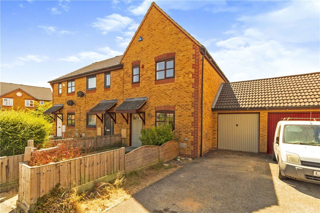 3 bed end terrace house for sale in Ealing Chase, Monkston, Milton