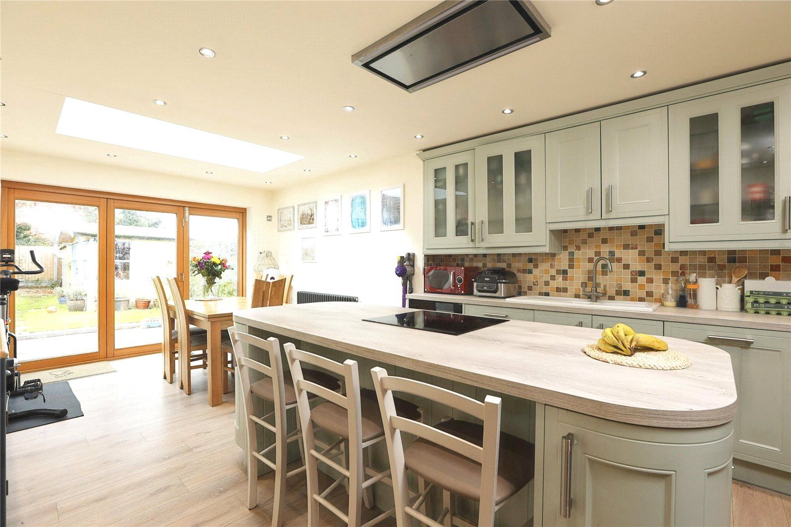 3 bed semidetached house for sale in Milton Road, Warley, Brentwood