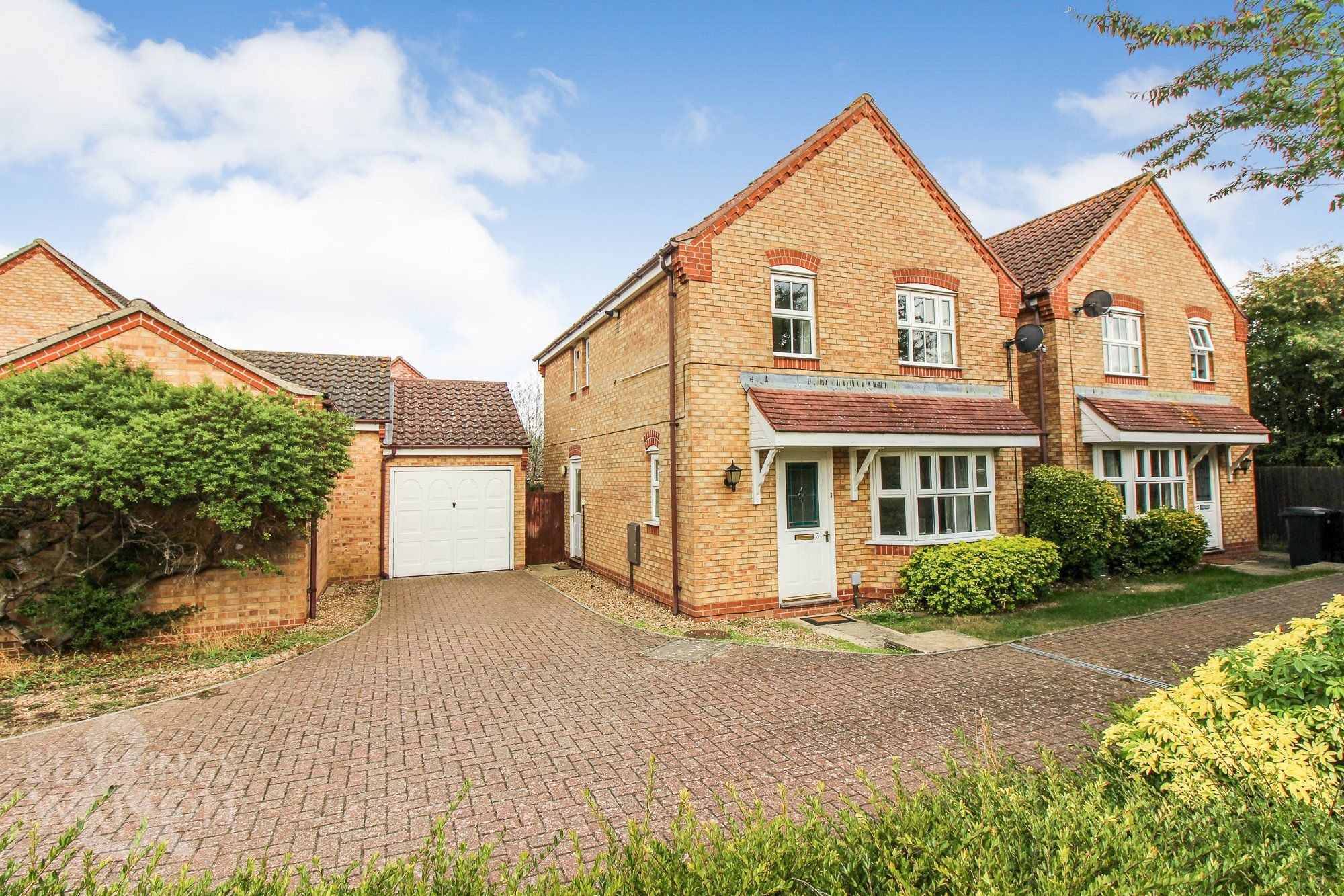 3 bed detached house for sale in Hawthorn Close, Diss IP22 Zoopla