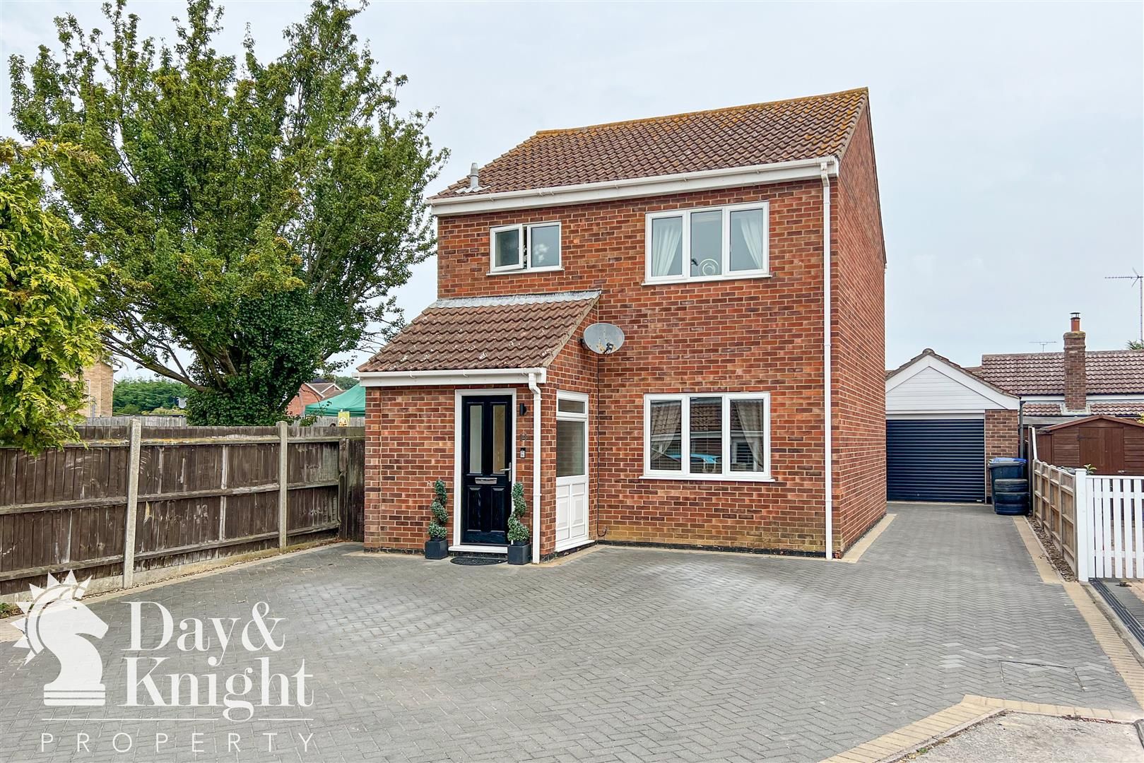 3 bed detached house for sale in The Graylings, Carlton Colville