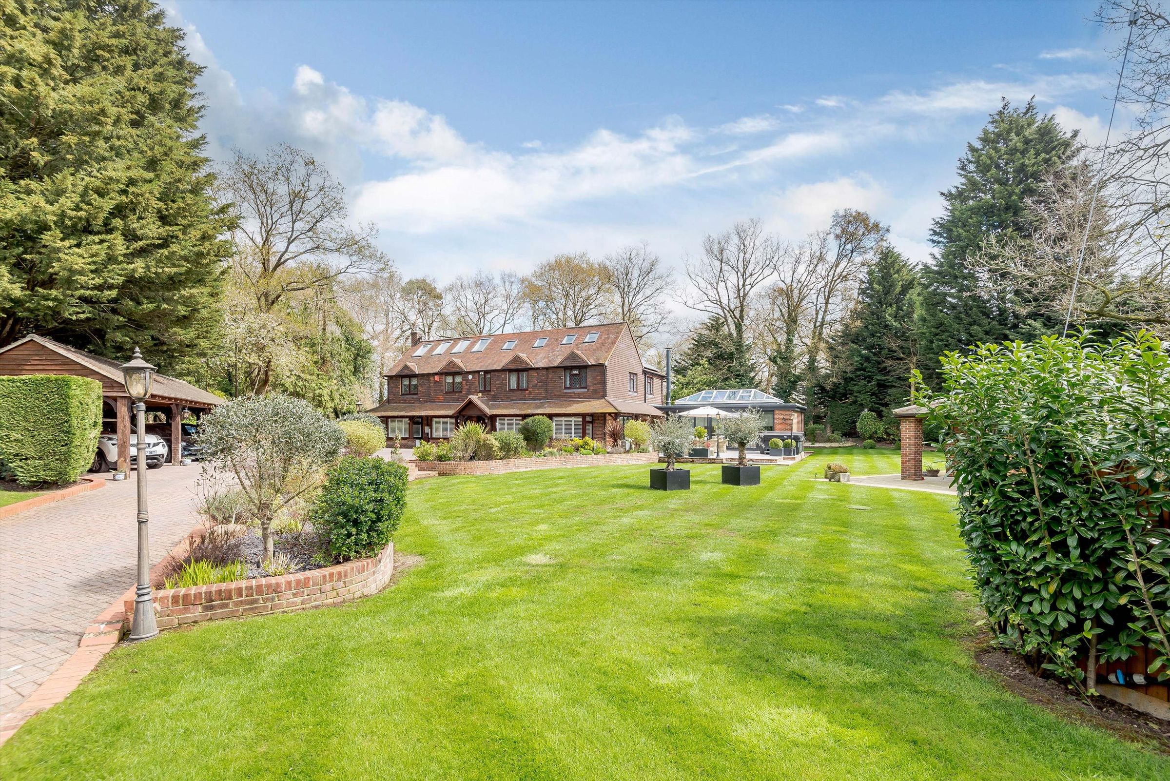 5 bed detached house for sale in Bracknell Road, Warfield, Bracknell