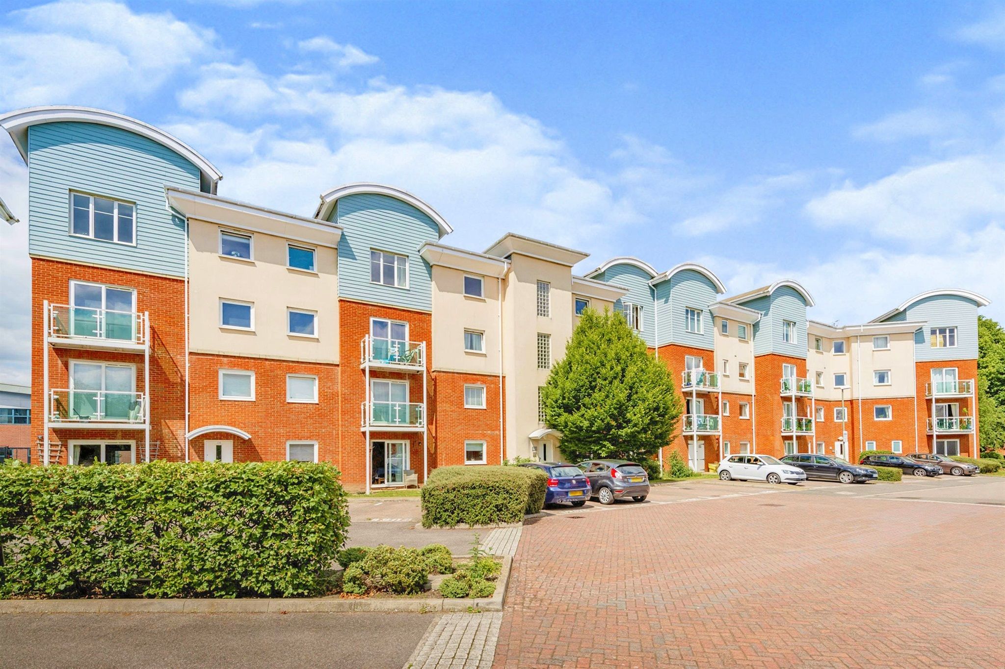 2 bed flat for sale in Goodworth Road, Redhill RH1 Zoopla