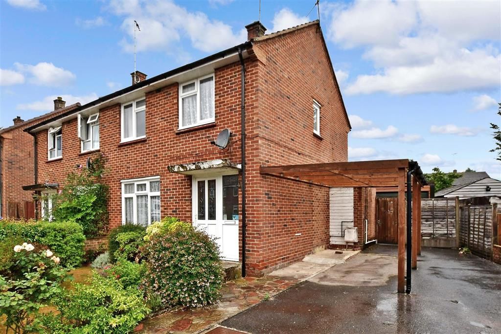 3 bed semidetached house for sale in Longfield Road, Horsham, West