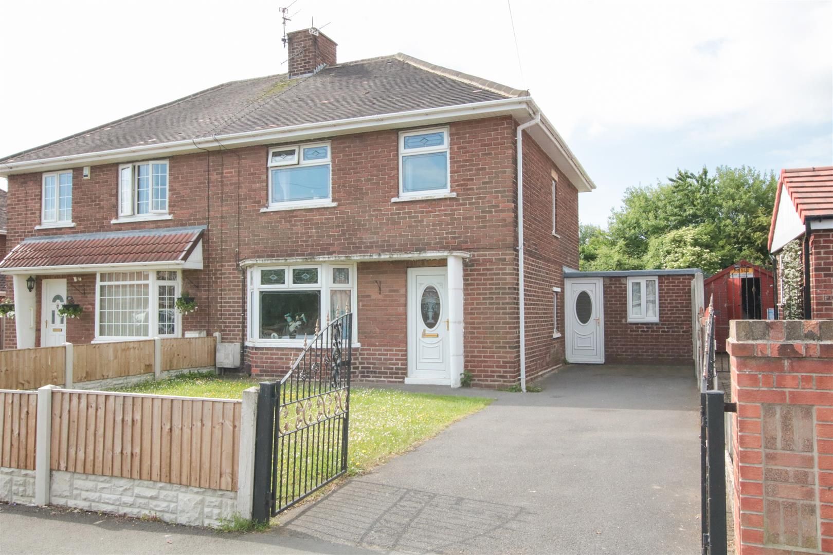 3 bed semidetached house for sale in Tait Avenue, Edlington, Doncaster