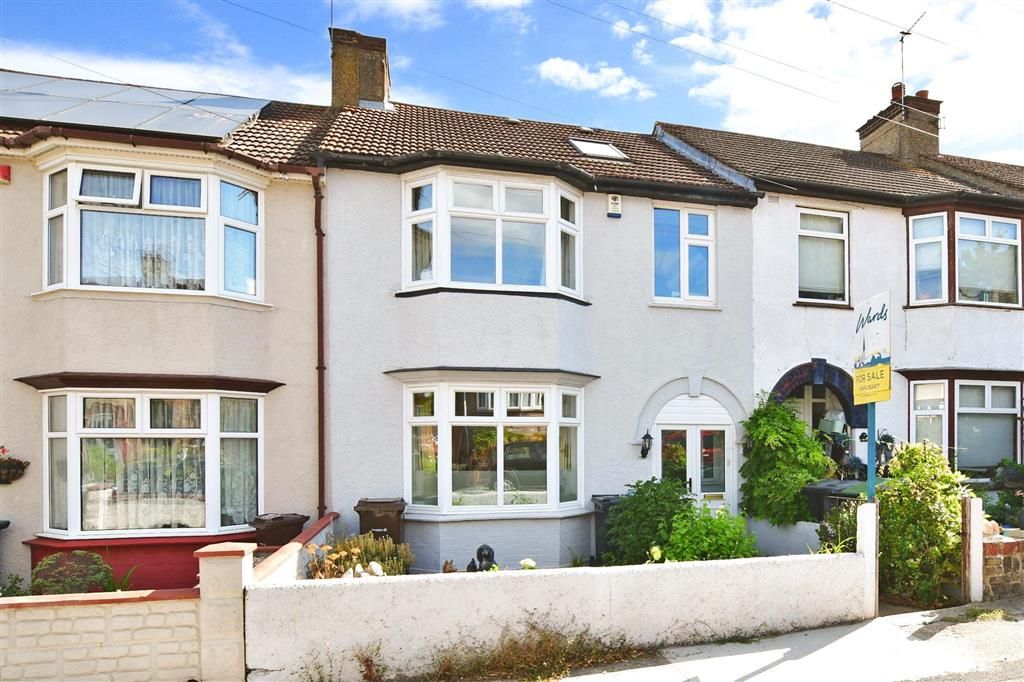 4 bed terraced house for sale in Gouge Avenue, Northfleet, Gravesend