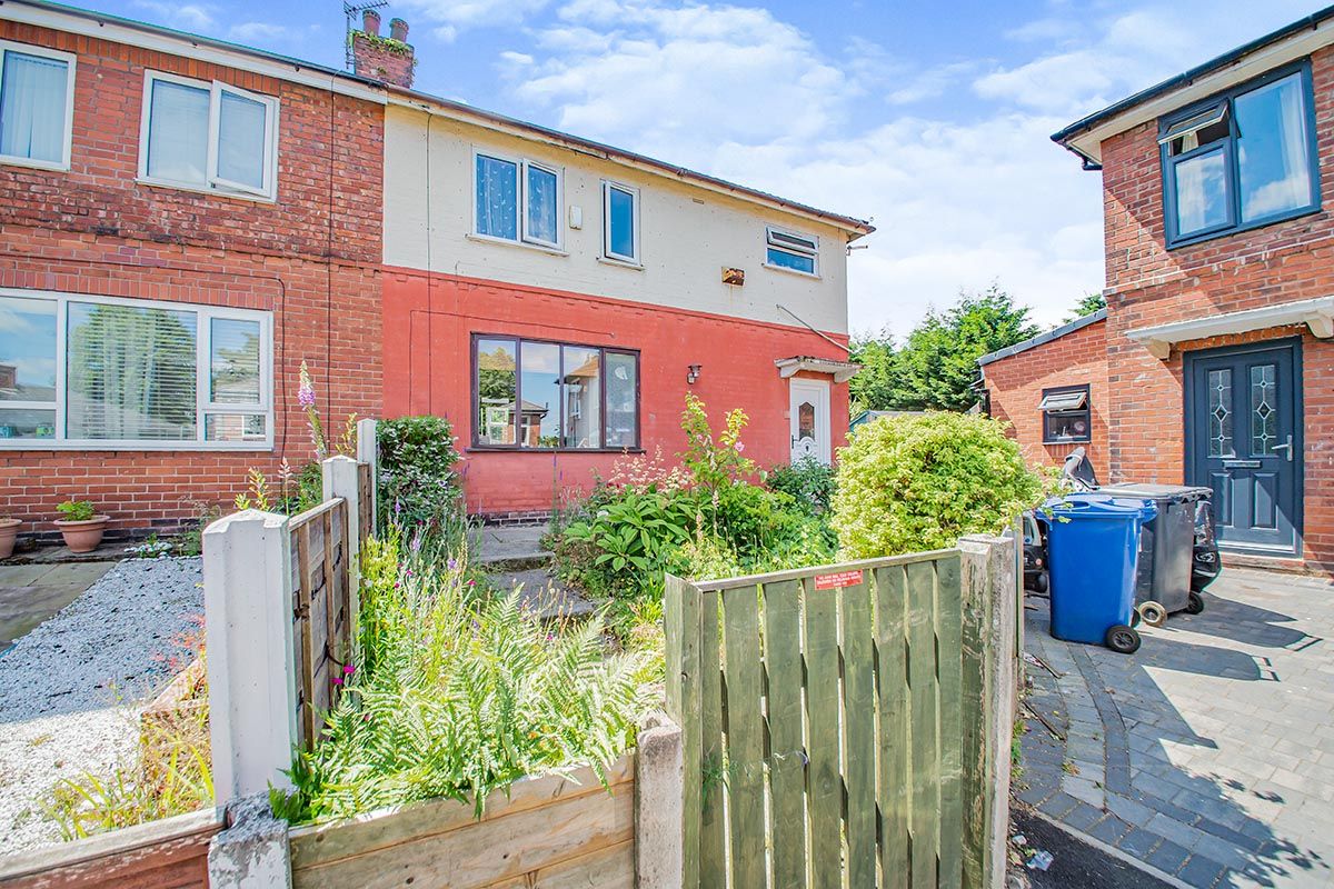 3 bed semidetached house for sale in Woodley Avenue, Radcliffe