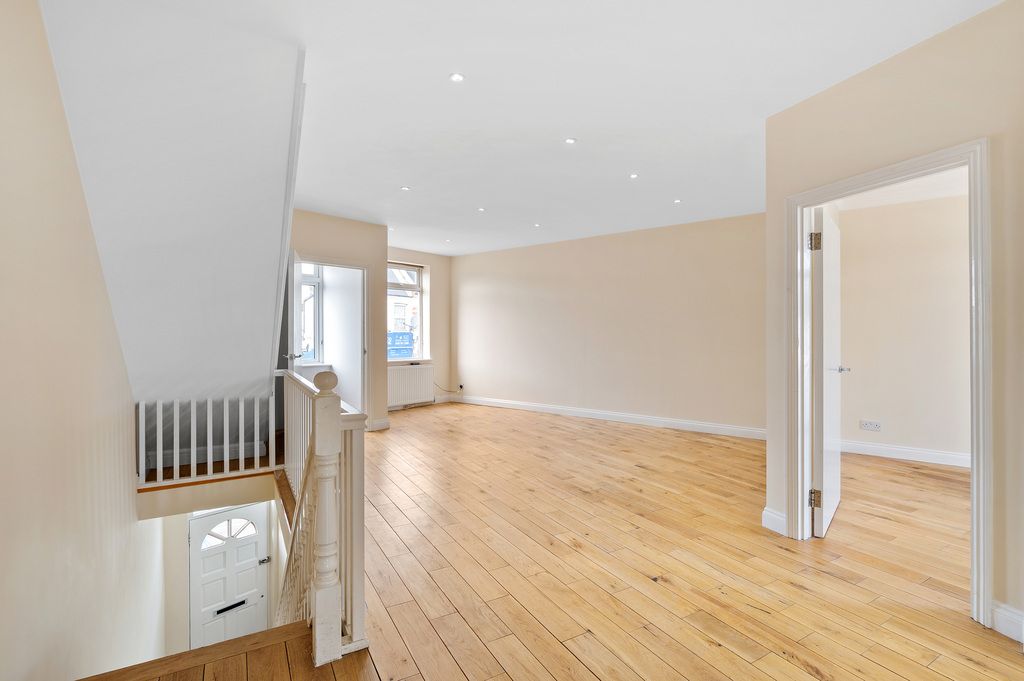3 bed flat to rent in Haydons Road, London SW19 Zoopla