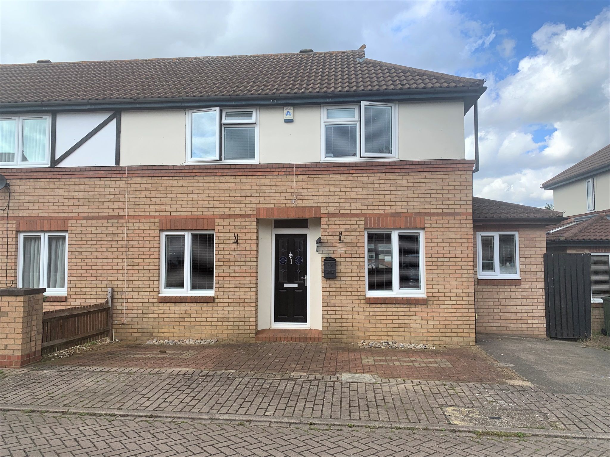 3 bed semidetached house for sale in Beretun, Two Mile Ash, Milton