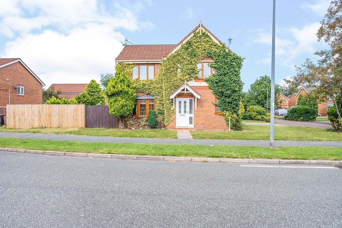 3 bed detached house to rent in Manorwood Drive, Whiston, Prescot