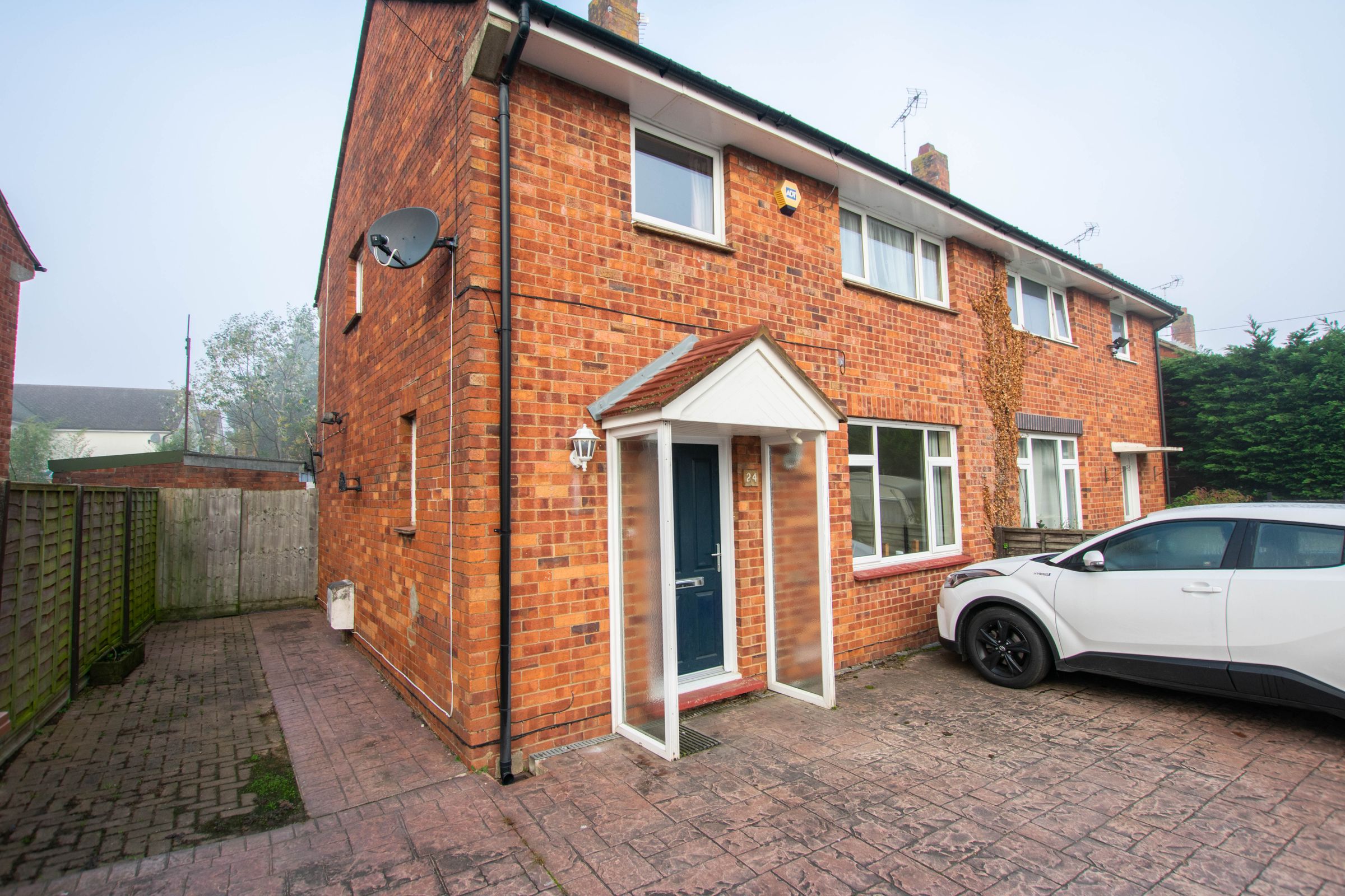 3 bed semidetached house to rent in Green Way, Brockworth, Gloucester