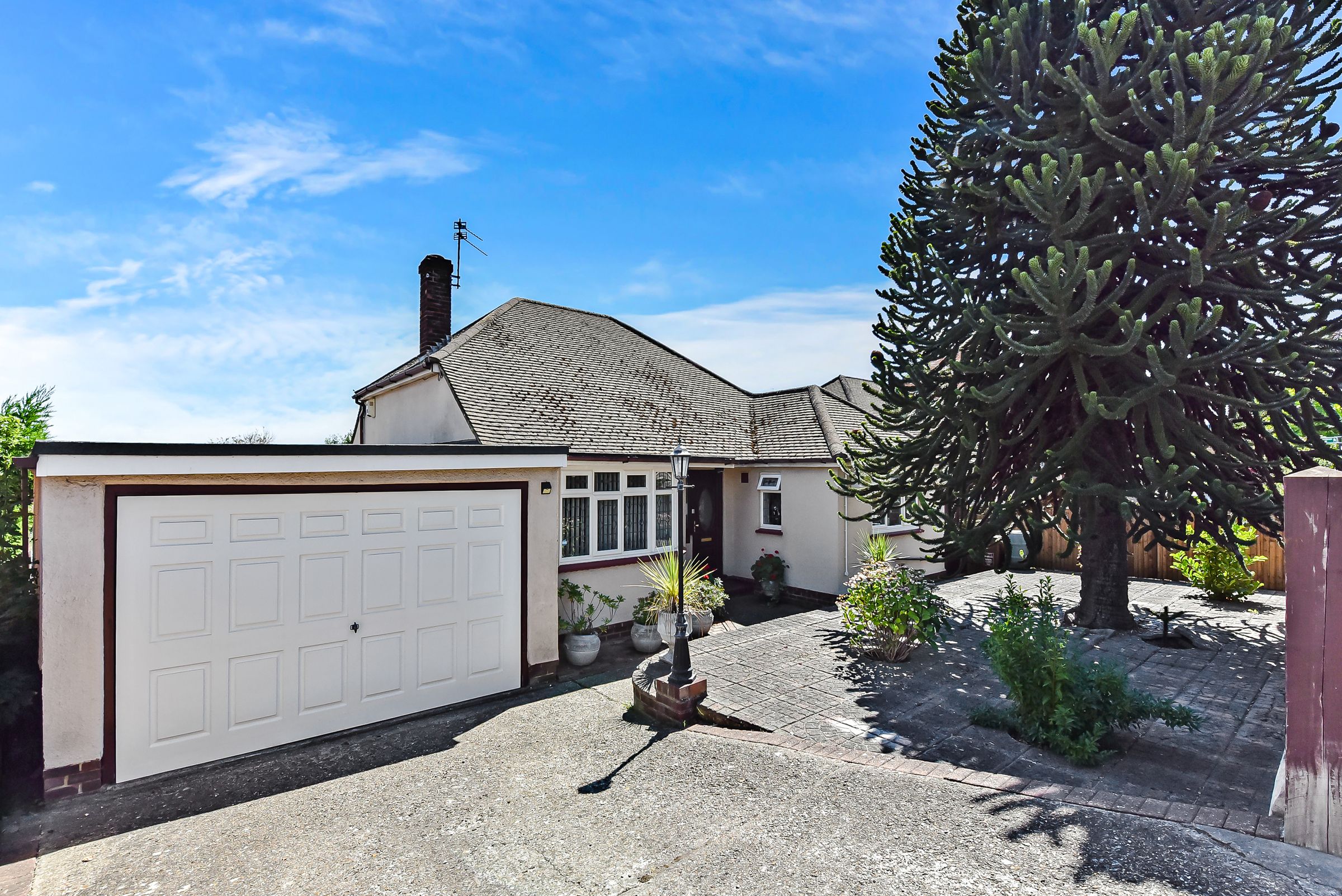 3 bed detached bungalow for sale in Frindsbury Hill, Strood, Rochester
