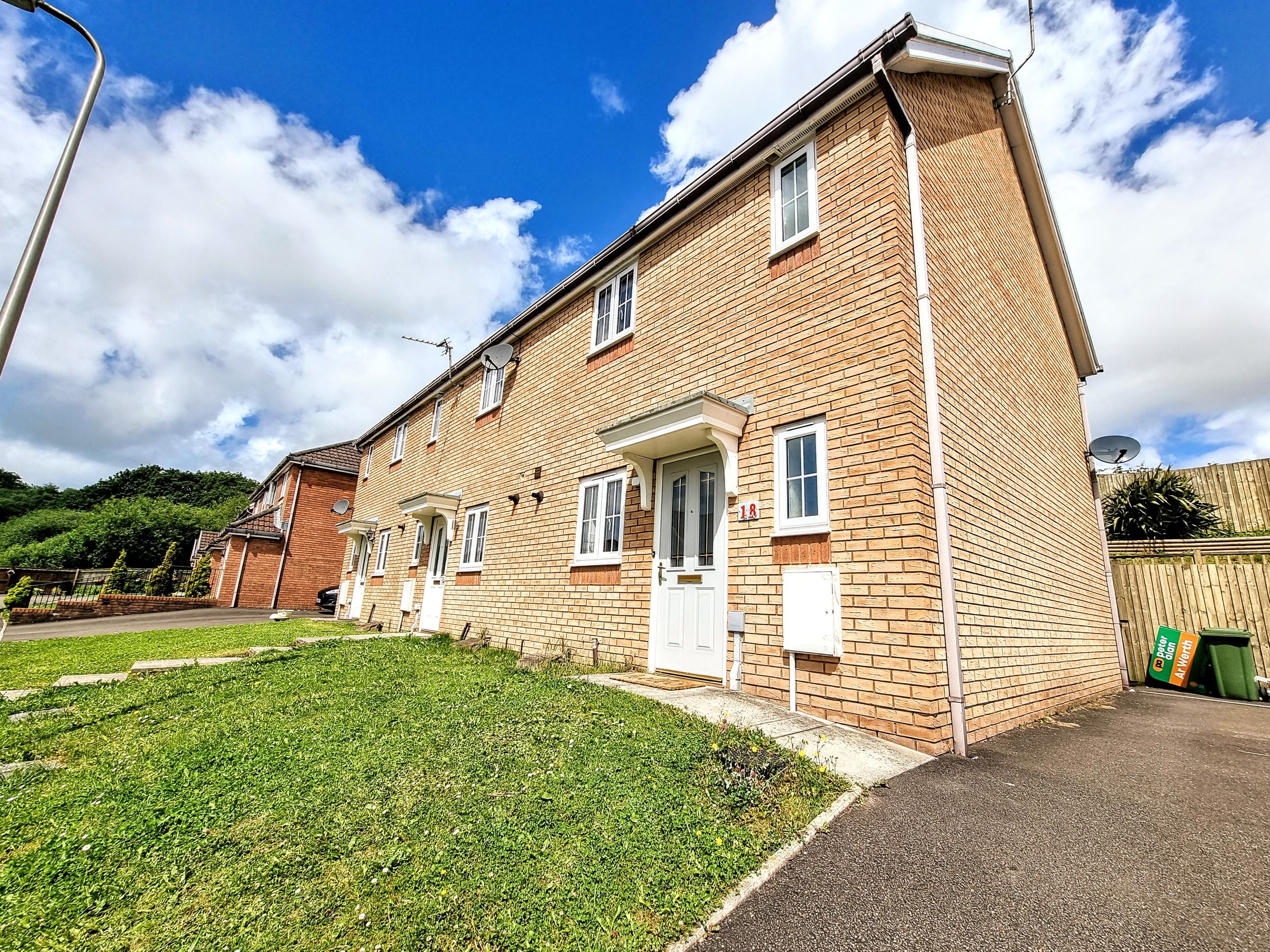 2 bed end terrace house to rent in NantYFron, Tonyrefail, Porth CF39