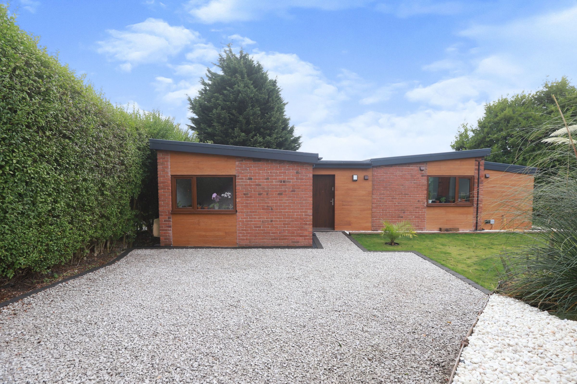 4 bed detached bungalow for sale in Victoria Road, Wrexham, Brynteg