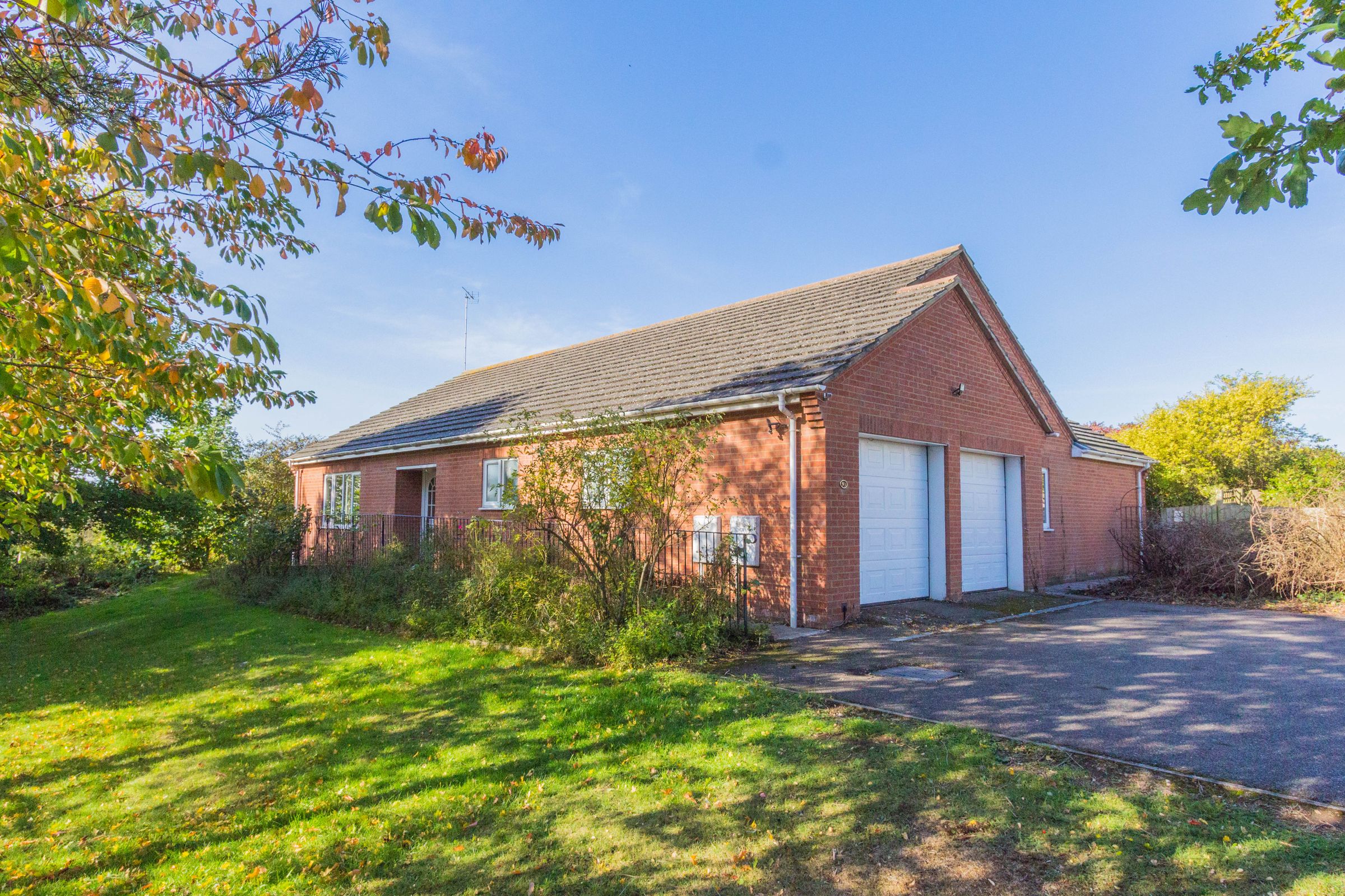 2 bed detached bungalow for sale in Addington Road, Irthlingborough