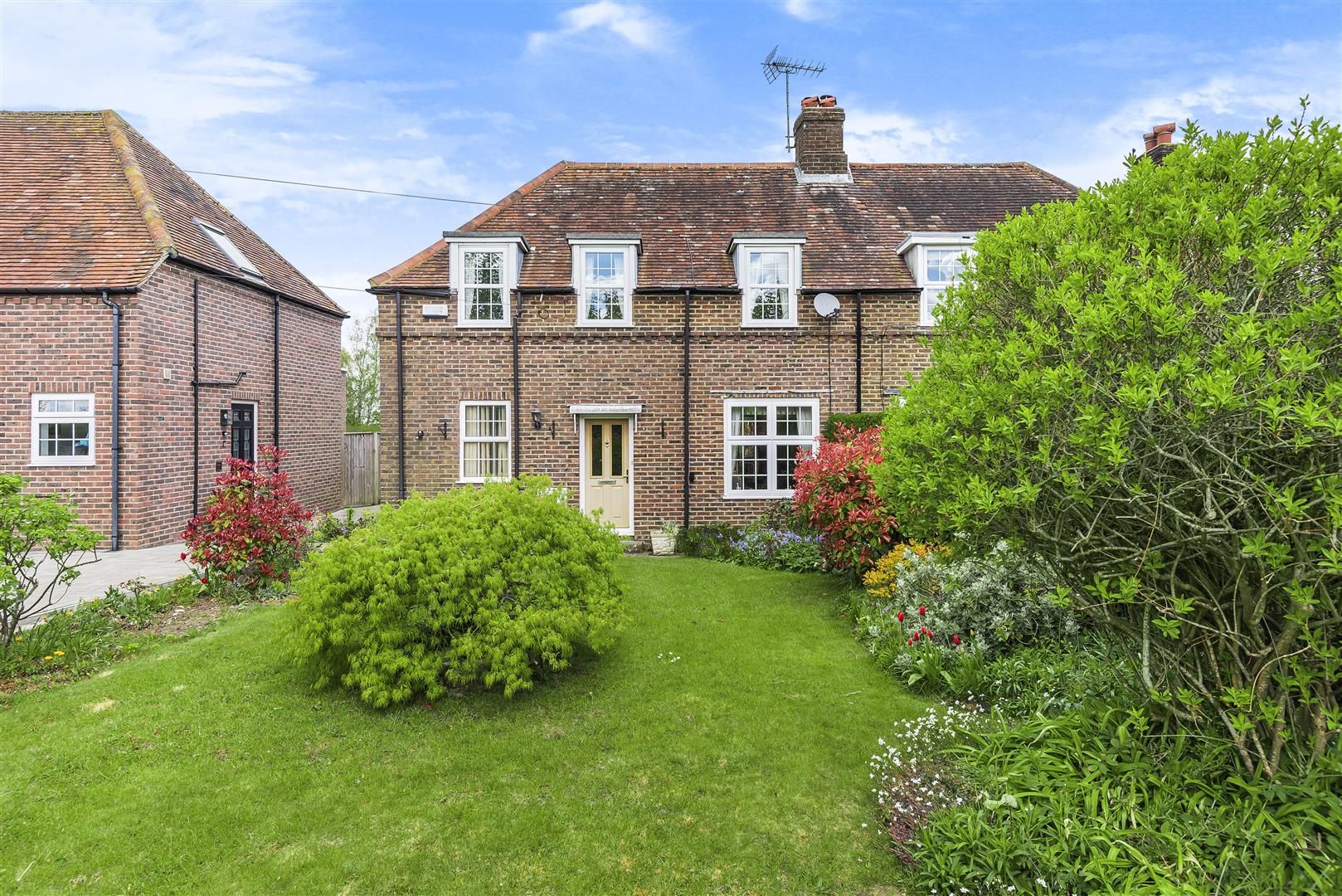 3 bed semidetached house for sale in Epsom Road, East Clandon