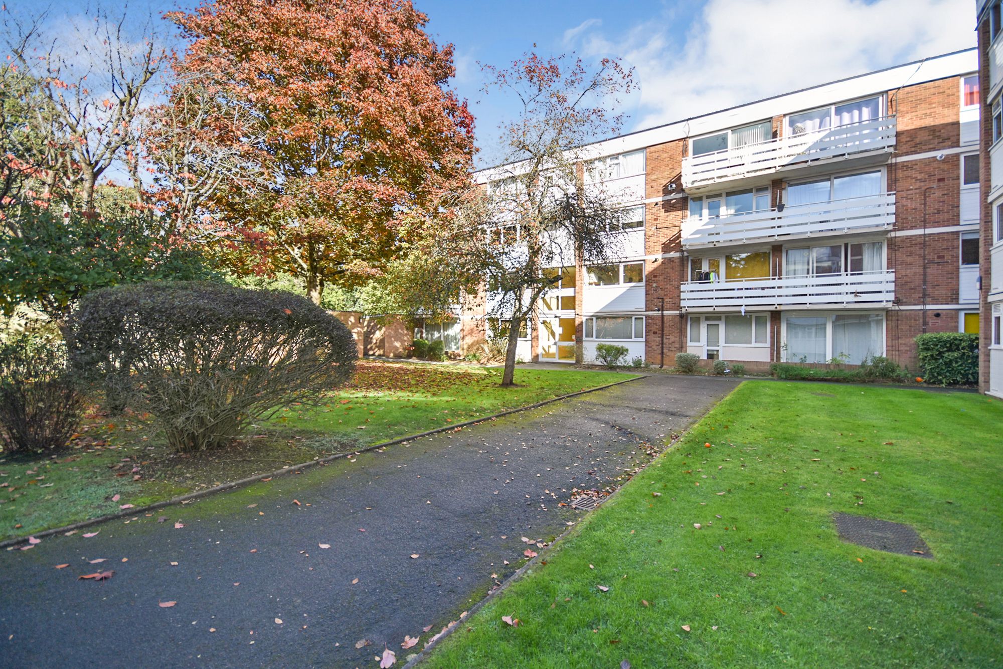 2 bed flat for sale in Petworth Court, Bath Road, Reading RG1 Zoopla