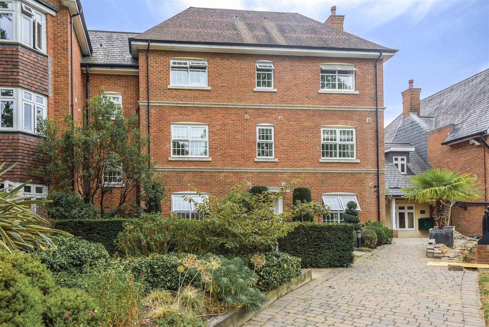 2 bed property for sale in Reading Road Wokingham, Berkshire RG41 Zoopla