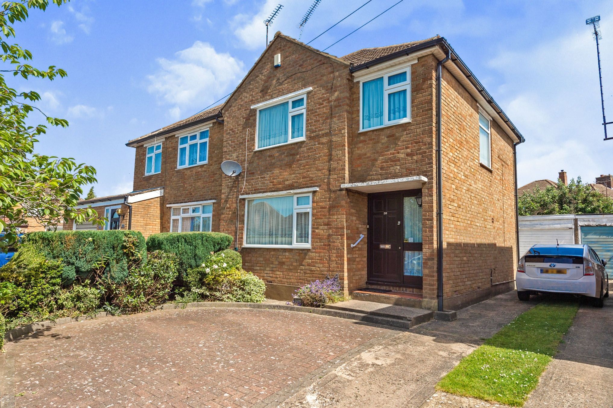 3 bed semidetached house for sale in Cranbrook Drive, Luton LU3 Zoopla