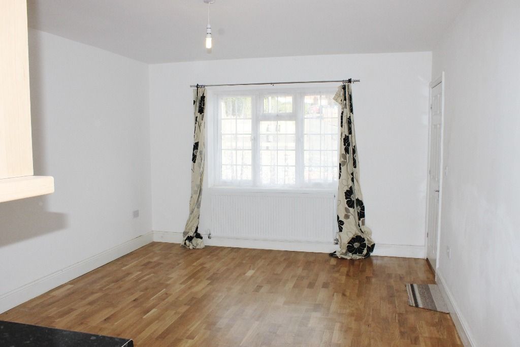 1 bed flat to rent in Hillview Road, High HP13 Zoopla
