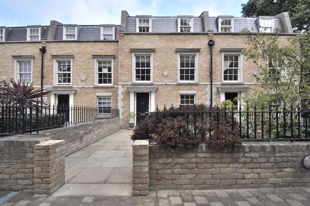 Woodclyffe Drive, Chislehurst BR7  