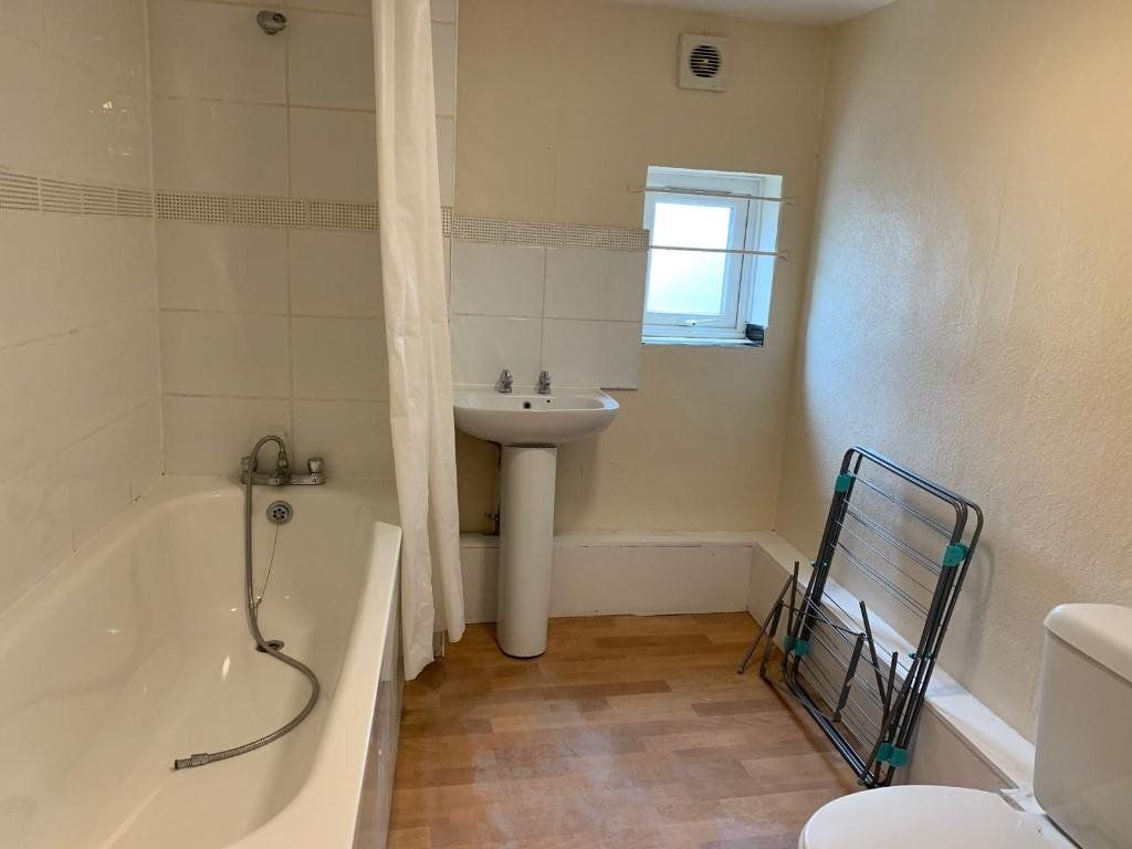 3 bed flat to rent in Desborough Road, High HP11 Zoopla