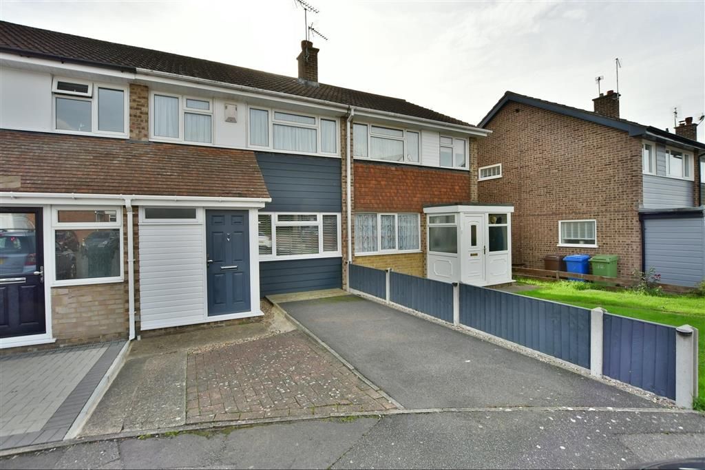 3 bed terraced house for sale in The Willows, Newington, Sittingbourne